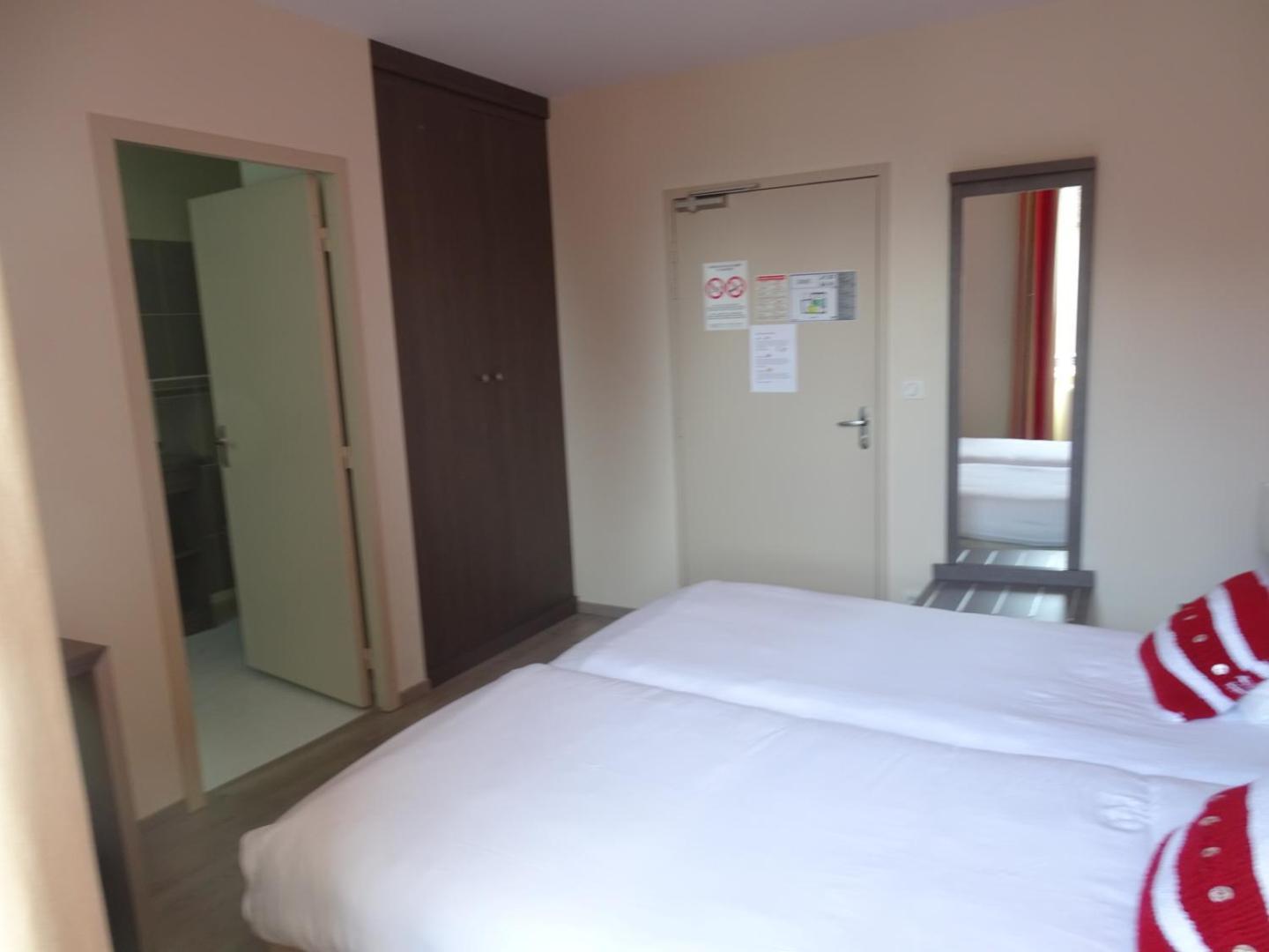 Hotel De La Poste Tardets-Sorholus Kültér fotó